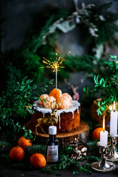 Kerstpanettone Een Rustieke Kerstachtergrond Stijl Rustiek Selectieve Focus — Stockfoto