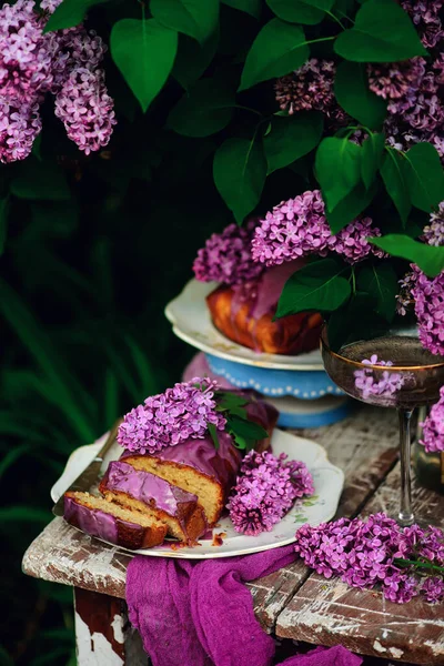 Lavendel Glazuur Taart Voorjaarstuin Vintage Stijl Selectieve Focus — Stockfoto