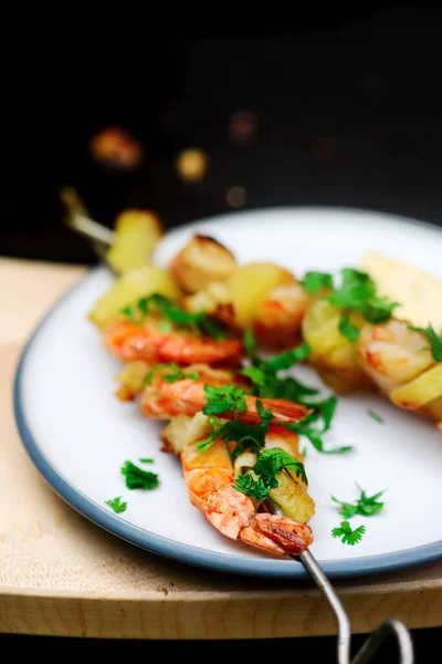 Räkor Med Ananas Grillen Gården Selektivt Fokus — Stockfoto