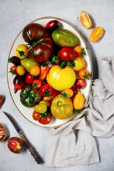 Fresh Ripe Organic Tomatoes Ceramic Plate Rustic Style Selective Focus — ストック写真