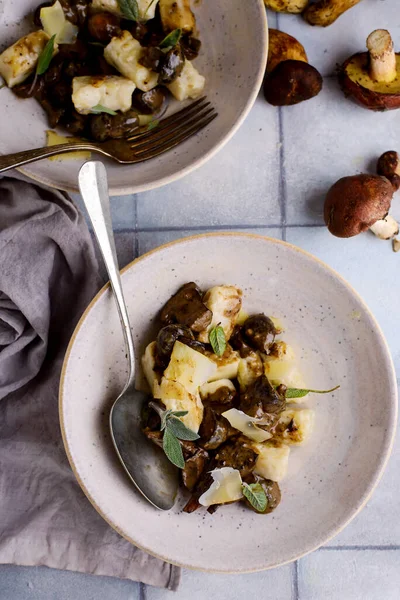 Gnocchi Con Funghi Selvatici Style Rustic Selective Focus — Foto Stock