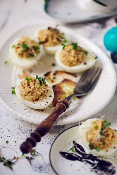 Easter Deviled Eggs Estilo Rustic Selective Foco — Fotografia de Stock