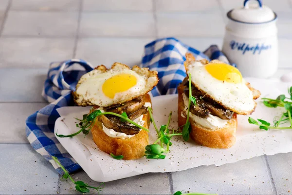 Bruschetta Com Selvagem Mushroom Style Vintage Foco Selective — Fotografia de Stock