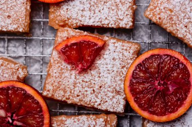 Kan turuncu çubukları. Stil kucaklaşması. Üst görünüm. Seçici odak