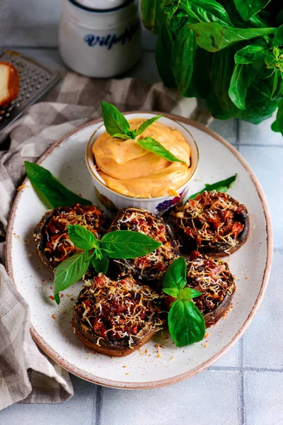 Gefüllte Zuccini Mit Huhn Alfredo Style Rustic Selektiver Fokus — Stockfoto