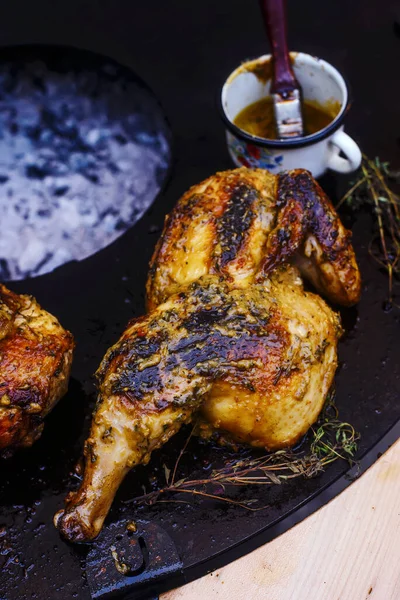 Pollo Arrosto Con Verdure Stile Rustic Selective Fuoco — Foto Stock