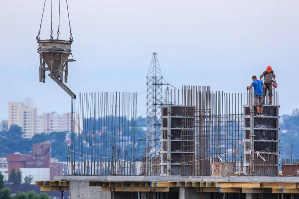 Pouring concrete into a newly built house — Stock Photo, Image