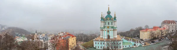 Widok Powietrza Mglisty Dzień Kościele Andrzeja Kijów Ukraina — Zdjęcie stockowe