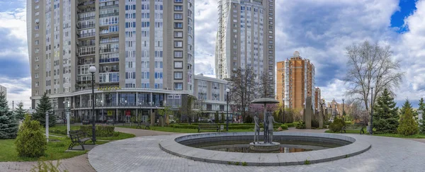 View Modern Natalka Park Embankment Obolon District Beautiful Clouds Background — Fotografia de Stock