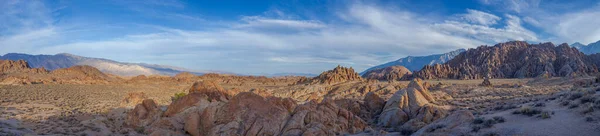 Alabama Hills Bij Zonsondergang Met Lone Pine Peak Achtergrond Eastern — Stockfoto