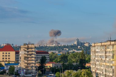 Kyiv Ukrayna - 26 Haziran 2022: Ukrayna Rusya Savaşı sırasında Kyiv 'e yapılan füze saldırısı.