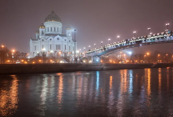 Cathédrale du Christ Sauveur la nuit brouillard — Photo