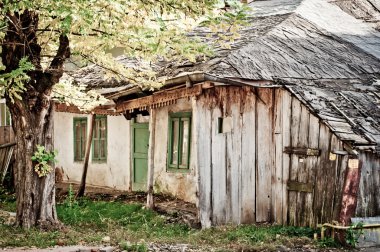 terk edilmiş eski bir ev