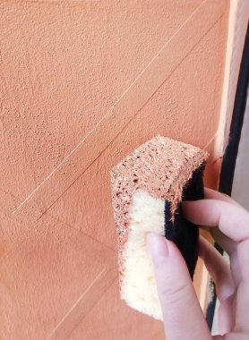 Ahşap büfenin restorasyonu, Provence tarzı masalar. Temizleme, sünger, boya kalıbı tekniğiyle boyama. Ev dekorasyonu, iç dekorasyon, mobilyalar. DIY adım adım ana sınıf, dikiş rehberi ayarlandı