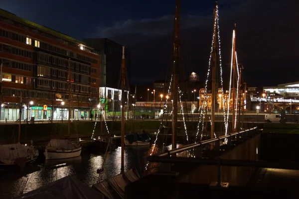 Kiel 照明的夜景 — 图库照片