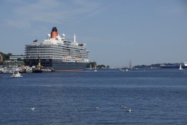 cruise gemisi queen elizabeth kiel 07 24 12 ziyaret etti