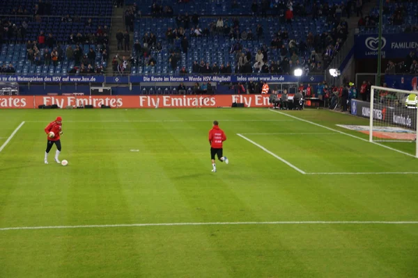 Spieler der Frankfurter Eintracht wärmen sich auf — Stockfoto