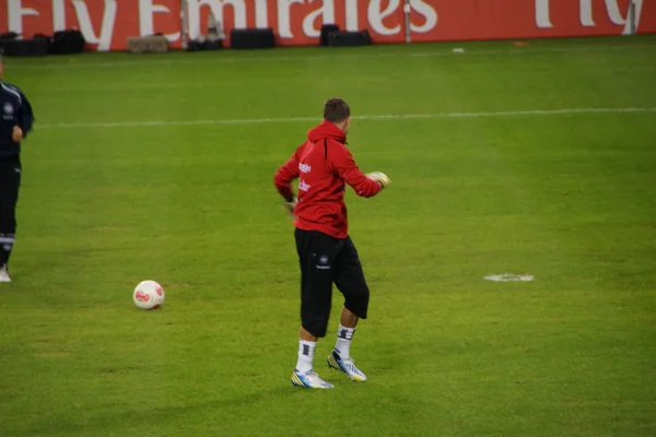 Player of the Frankfurt Football Club Eintracht are warming up — Stock Photo, Image