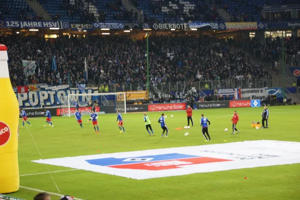 Sportsklubben i Hamburg HSV varmer opp. – stockfoto