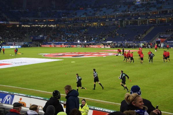 Spieler der Frankfurter Eintracht wärmen sich auf — Stockfoto