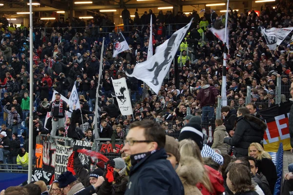 Die Fans von Eintracht Frankfurt — Stockfoto