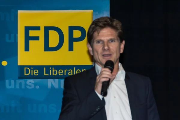 Dr. Heiner Garg, ex Ministro de Asuntos Sociales y Viceprimer Ministro de Schleswig-Holstein y Presidente del Estado del FDP Schleswig-Holstein durante una reunión de campaña electoral del FDP en K — Foto de Stock