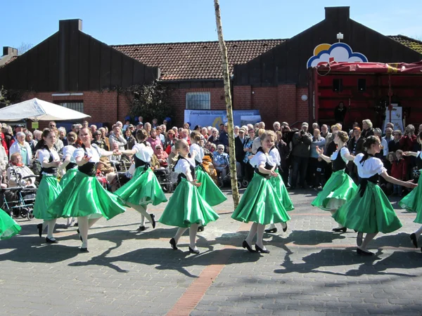 Tanz um den Maibaum — Stockfoto