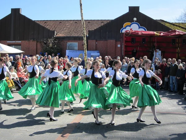 Tanz um den Maibaum — Stockfoto