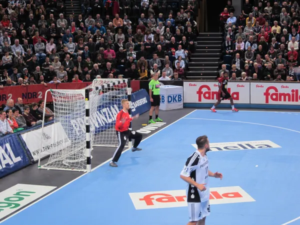 THW Kiel vs TuS N.-L=bbecke em 28.11.2013 — Fotografia de Stock