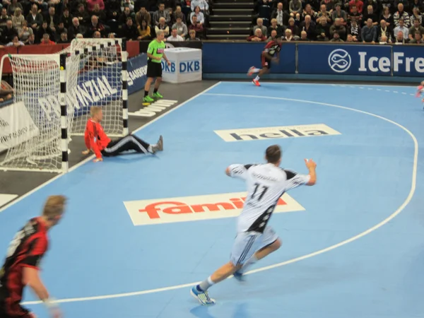 THW Kiel vs TuS N.-Lübbecke el 28.11.2013 —  Fotos de Stock