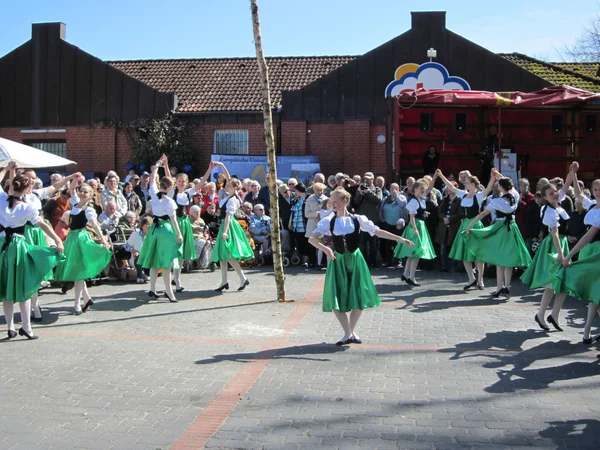 Tanz um den Maibaum — Stockfoto