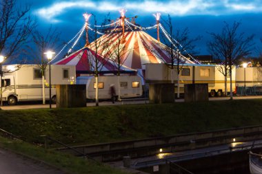 aydınlatılmış büyük top