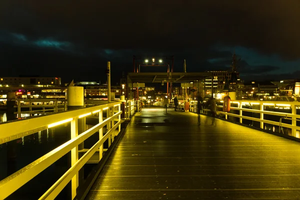Kiel iluminado skyline — Fotografia de Stock