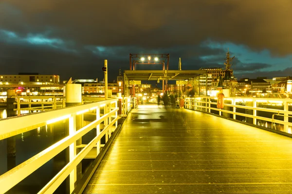 Verlichte skyline van Kiel — Stockfoto