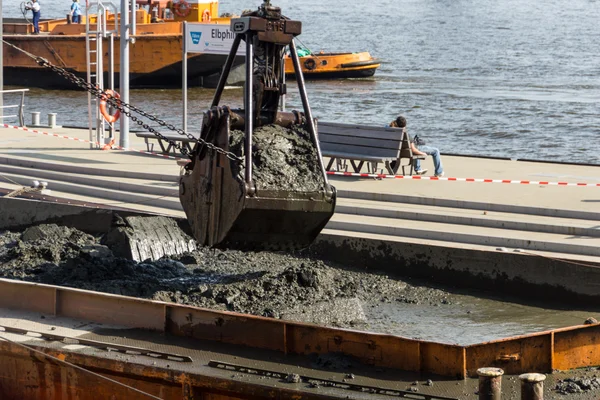 Une coquille de clamshell au travail — Photo