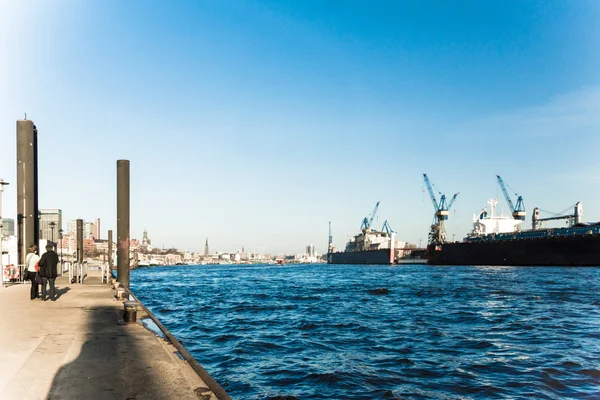 Containerterminal und Werft — Stockfoto