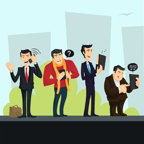 Dört adam tablet/akıllı telefonlar üzerinde oynama