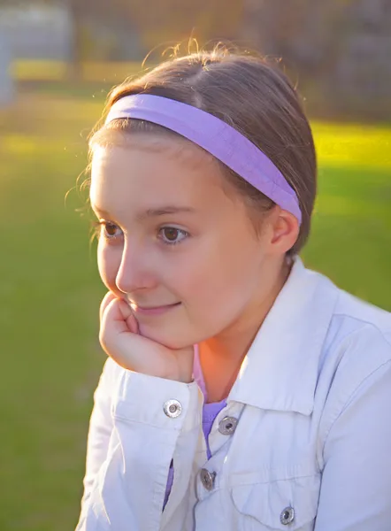 Girl thinking happy toughts — Stock Photo, Image