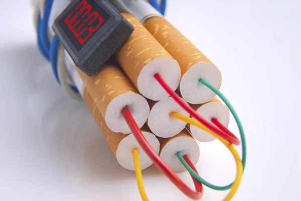 sigaralarını dinamit bomba yaptı