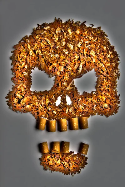 死亡标志头骨做的烟草 — 免费的图库照片