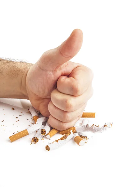 Puño humano rompiendo cigarrillos sobre fondo blanco —  Fotos de Stock