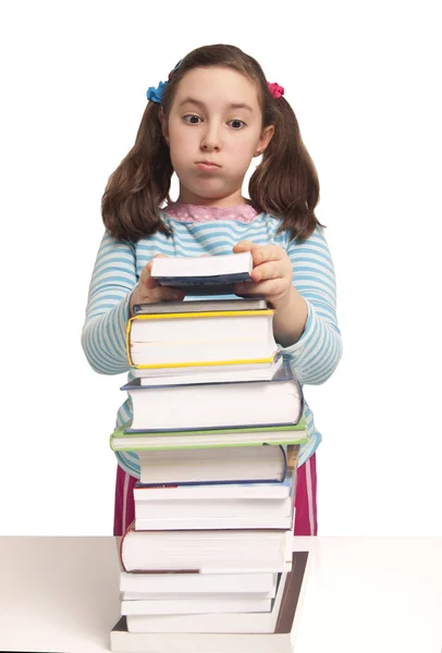 Menina da escola bonita com um monte de livros — Fotografia de Stock