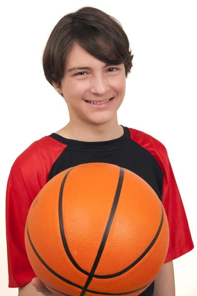 Portret van een knappe lachende basketballer — Stockfoto