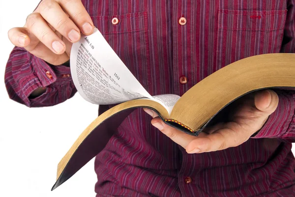 Adam bir İncil okuma — Stok fotoğraf