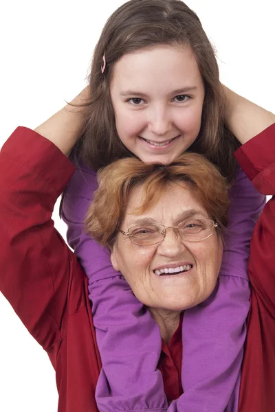 Mormor och barnbarn kramas — Stockfoto