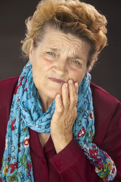 Äldre kvinna med tand värk — Stockfoto