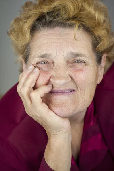 Retrato de mulher idosa — Fotografia de Stock