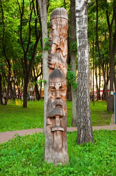 De houten sculptuur. — Stockfoto