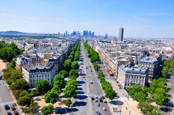 Die Champs-Élysées vom Triumphbogen aus gesehen. — Stockfoto