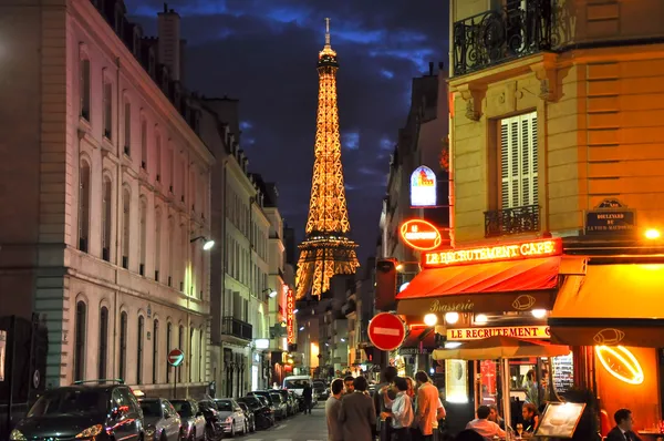 Paris with the Eiffel Tower in the background. — Stock Photo, Image